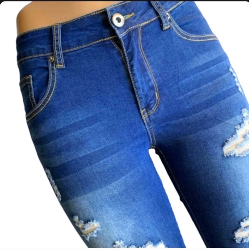 NWT Skinny Distressed Curvy Crop Folded Jeans 🆕👖 - Picture 3 of 6